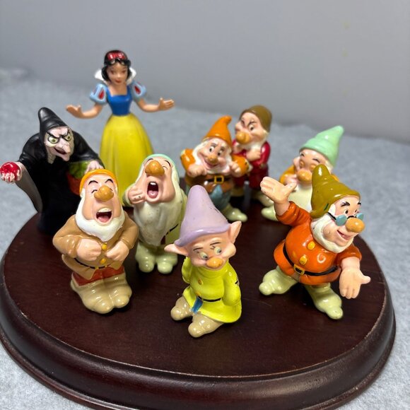 Disney 1993 Snow White & 7 Dwarfs Figurine Set with Evil Queen Rubber Collectibl - Picture 12 of 13
